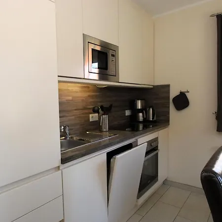 Doppelhaushaelfte In *