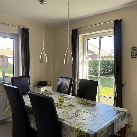 Doppelhaushaelfte In Apartmán Burhave