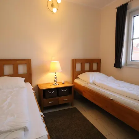 Doppelhaushaelfte In *