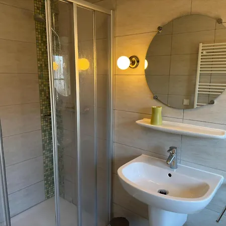 Doppelhaushaelfte In Apartmán *